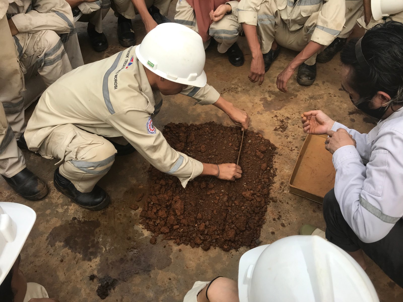 Karakterisasi mineral sebelum aktivasi XRF